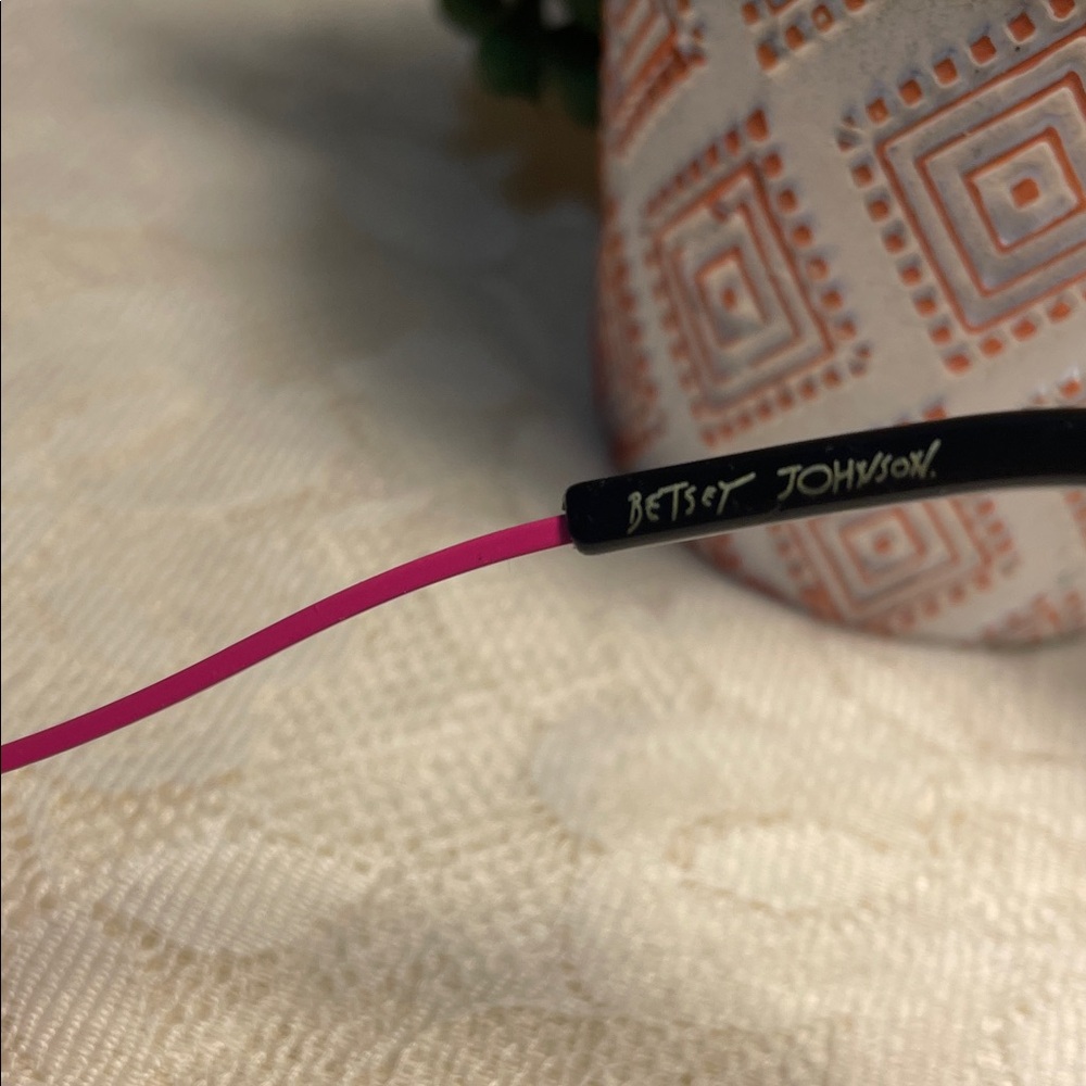 🦋🦋🦋BOGOHO🦋🦋🦋Chic Black and Pink Betsy Johnson Butterfly Sunglasses - Picture 7 of 7